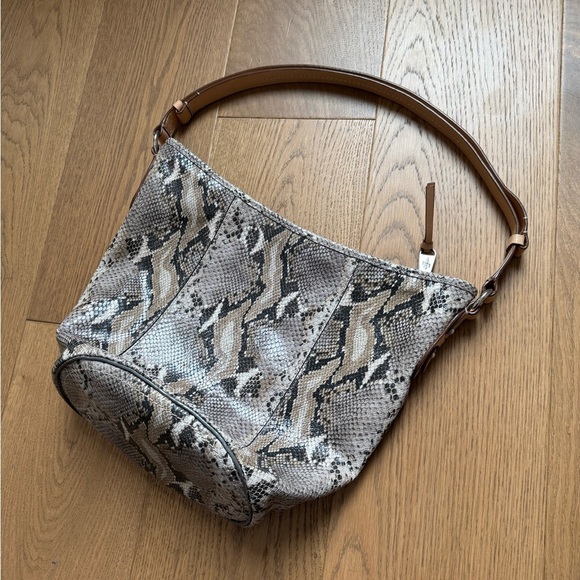 Cole Haan Snakeskin Patterned Women's Leather Bucket Bag - EUC - Picture 2 of 10